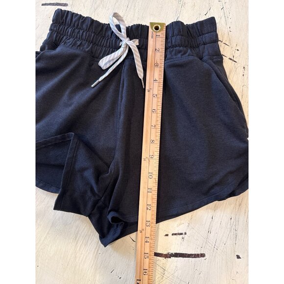 Vuori Black Women's Athletic Performance Shorts with Pockets Size Small - Picture 3 of 6